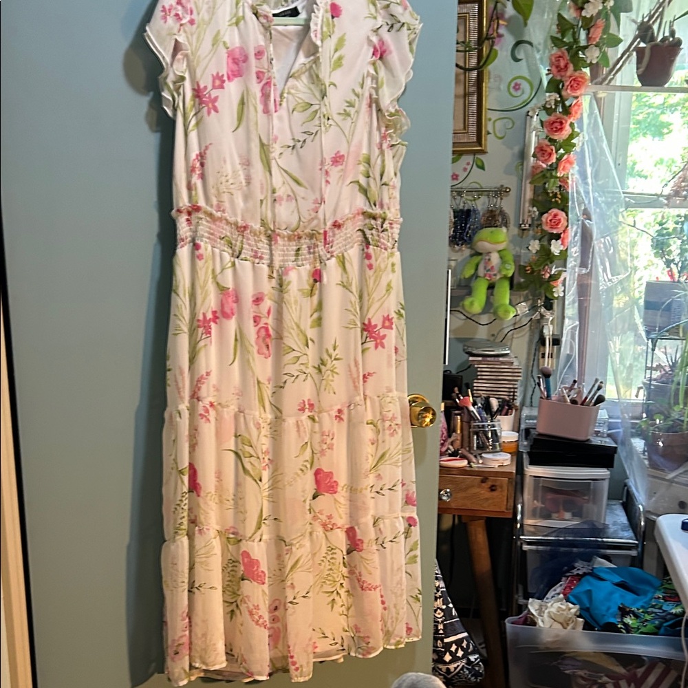 Elegant Floral Maxi Dress in Pink and White